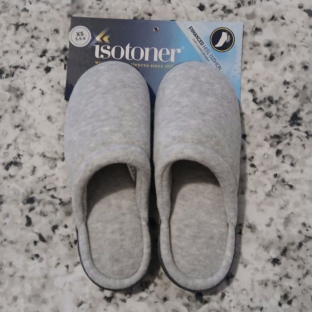 Isotoner with enhanced heel cushion - step comfortably size 5.5 - 6  NEW